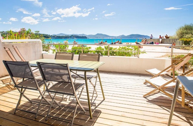 plage st jean RESIDENCE LE GOLFE D AZUR