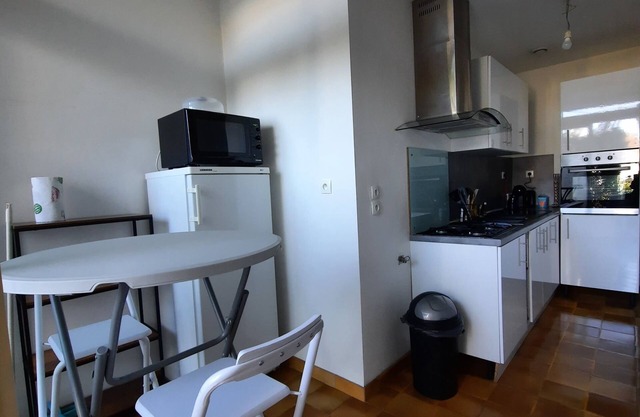 "plain-pied Charmant 56m²: Prox. Centre-ville, Cuisine Équipée - Idéal 7 Pers."
