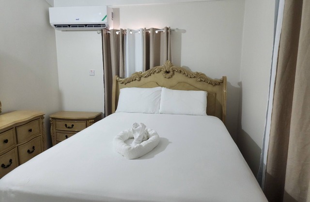 PLAN YOUR GETAWAY UNDER THE SUN n Dazzle Key Suite