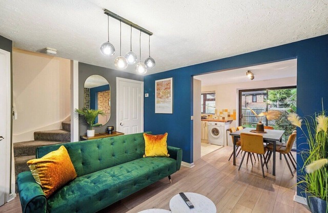 Platinum Hayes - Stylish 3 Bed House in Greenhithe