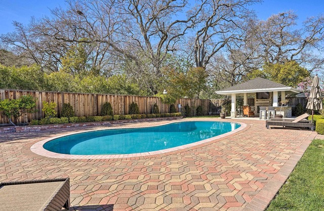 Pleasant Hill Studio w/Pool & Hot Tub Access