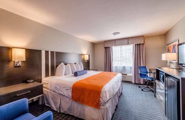 Pleasant Stay, Convenient Location! Free Parking, Free Breakfast, Pool