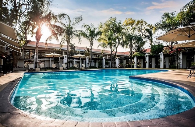Pleasant Stay! Two Comfortable Units, Swimming Pool, Free Shuttle and Parking!