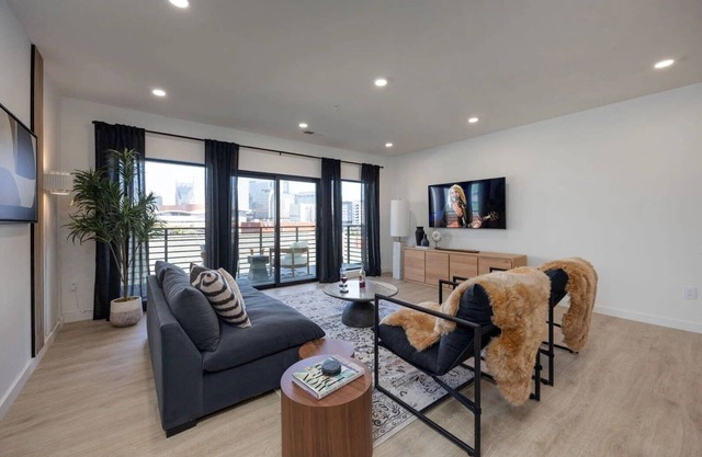 Plush Haven-2 Unit Combo-Walk To Broadway