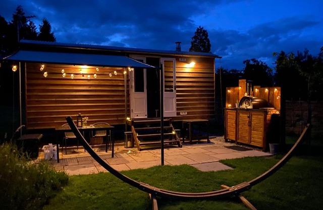 Poachers Hut at Keepers Cottage - Hot Tub & Pizza Oven - Trossachs