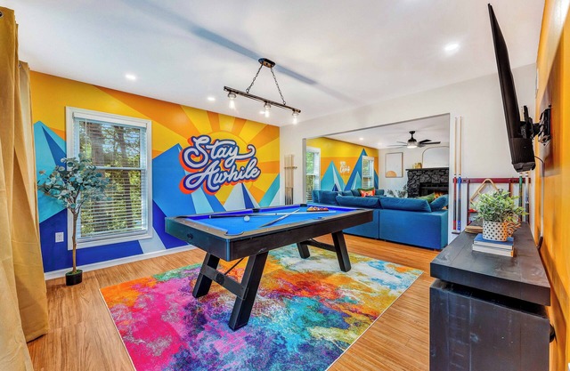 Pocono Dream House! Heated Pool, Fire Pit, Bowling, Mini Golf!