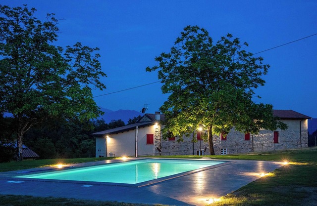 Podere di Emore - n. 2 - App. on the Francigena with swimming pool and Wi Fi