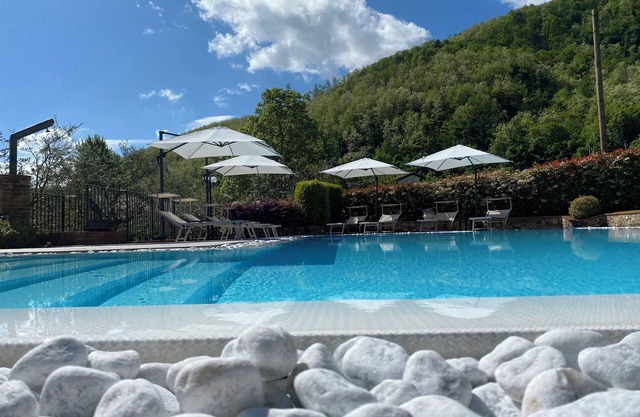 POETRY - cottage with garden, shared pool, private patio