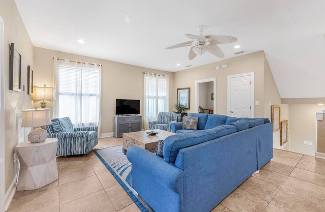 🌴Point of View: Steps from the Sand, Pools & Fun!🌴