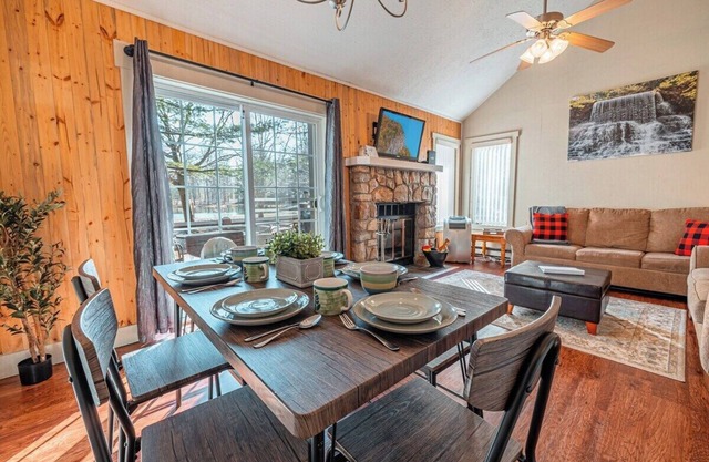 Pond View with FREE Big Boulder Club Access and Fireplace