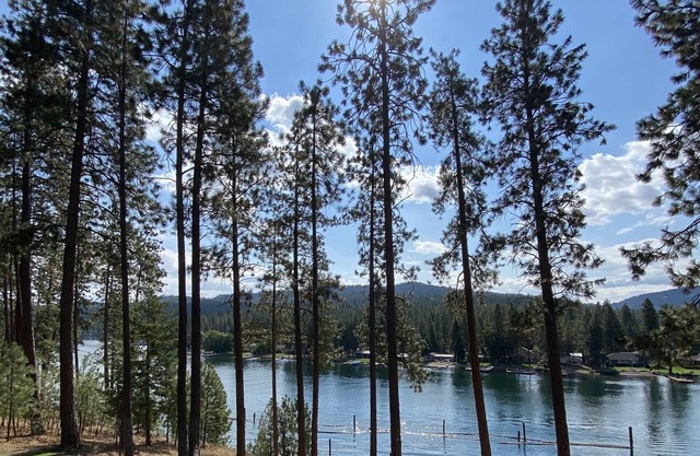 Ponderosa River front.n2 Bedrooms/2 full bath condo on river with amenities