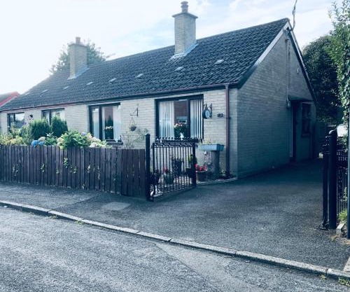 PondeROSEa Cottage Free Gated Parking M1 & City location, wood stove