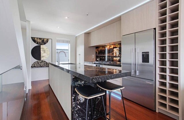 Ponsonby Terrace Apt with Carpark & Sky Tower View