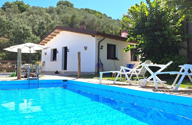 Pony's Cottage in Tuscan hills facing the sea