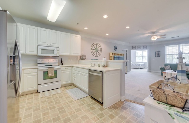 Pool Access & 11 Mi to Beach: Calabash Condo!