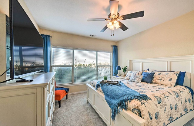Pool Access + Views: Richland-Chambers Studio!