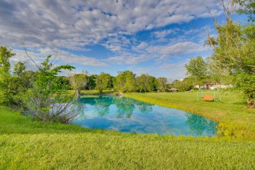 Pool and Fishing Access Apt Near Mark Twain Lake