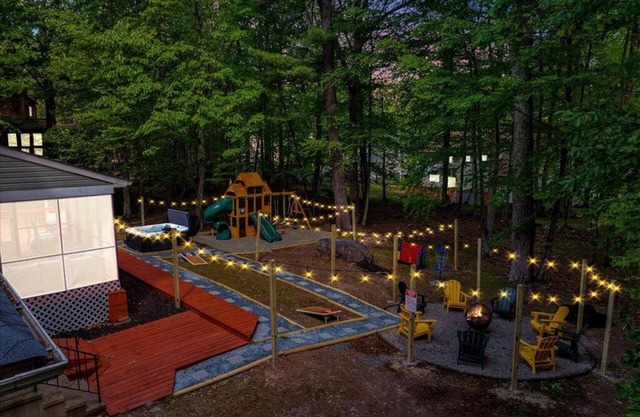 Pool, Beach, Lake, Hot Tub, Game Room, fire pit!