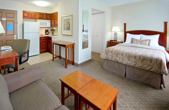 Pool. Free Breakfast Buffet. Private Studio 20 Min from Princeton.