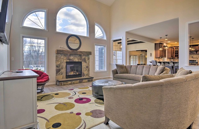 Pool & Furnished Patio: Group Getaway in Hershey