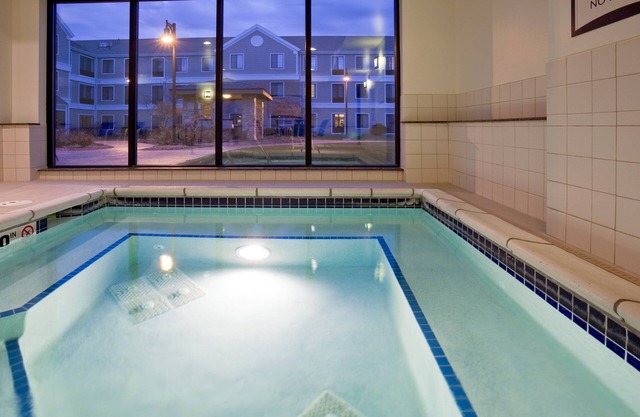 Pool. Gym. Near Aurora Medical Center!