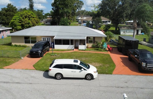 Pool home with access to Lake Huntley