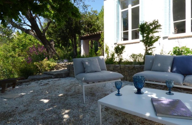 Pool House Renoir with heated pool and private garden
