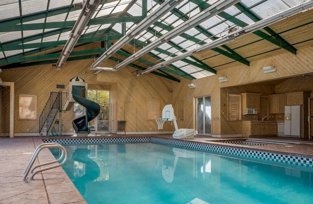 Pool Jacuzzi Sauna Sprt Courts 9500Sq 3levels+more