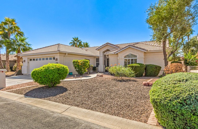 Pool & Putting Green with Golf Cart minutes to Golf Courses in Sunny Arizona!