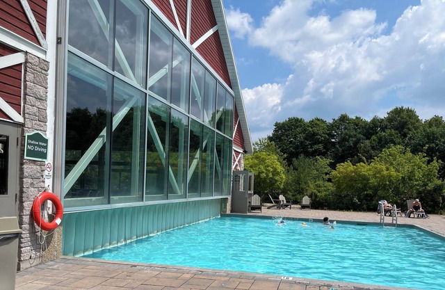 pool/ sauna/ hotube/ Horseshoe valley, vetta spa,, golf , hiking etc Oro-Medonte