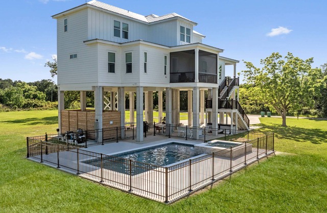 Pool & Spa Complete! Luxury Quiet Retreat, Bay Views.
