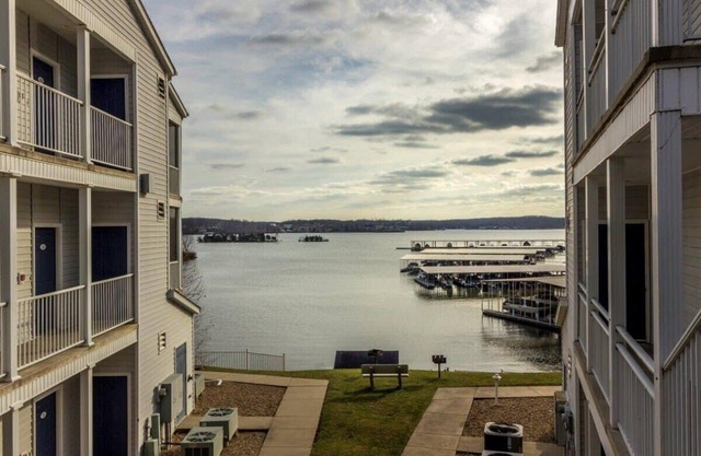 Pool | WiFi | Lake Front| Sleeps 6 | MM 13 (633DC)