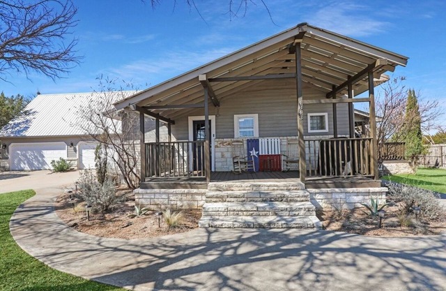 Poolside at Possum Kingdom sleeps 6