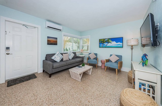 Poolside Suite- 2 beds- Large living room!