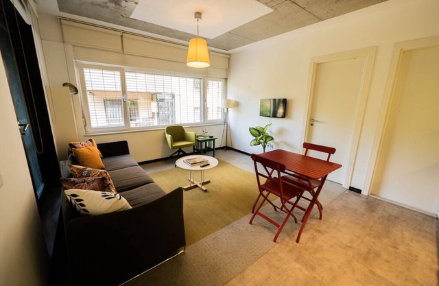 PopArt Suite Eco-Friendly & Alexa smart home