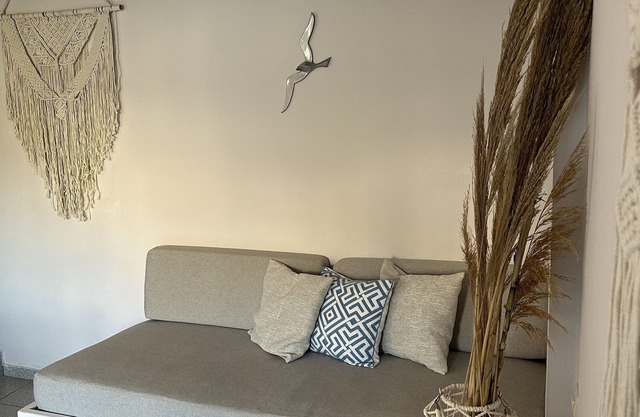 POPIS MADES SEASIDE APTS (M1)!