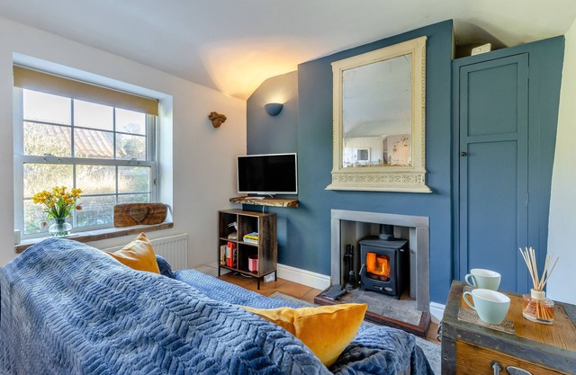 Poppy Cottage - One Bedroom House, Sleeps 2