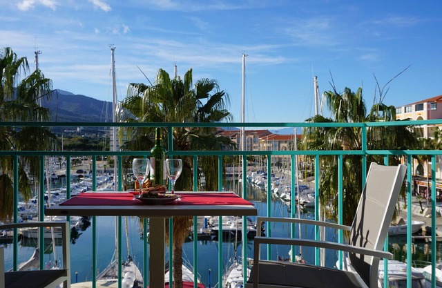 Port Argeles: Ideally located – Magnificent view on the Port and the Mountain