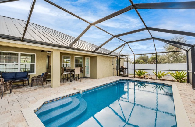 Port Charlotte Home w/Screened Pool Near Golf!