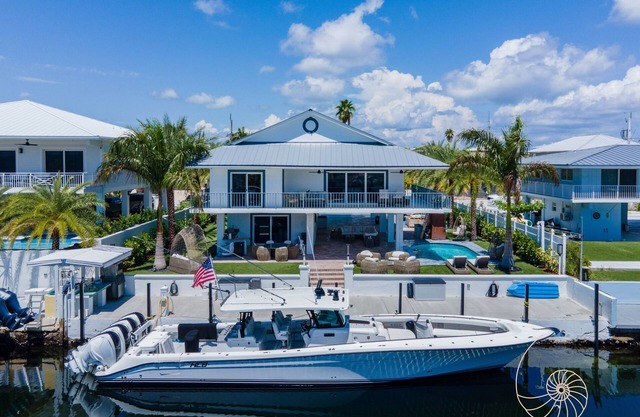 Port Largo Stunner! 5 Bed/4 Bath Relaxed Luxury Home with Pool & Dockage