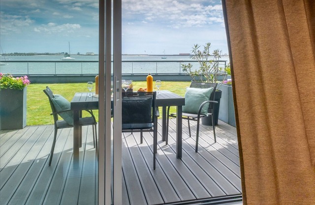 Port-Louis: 1-Bedroom Apartment with Terrace, Parking and Wifi