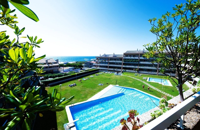 Porto Sea's Home Experience - Beach & City Getaway with Pools, 1 Min to Beach