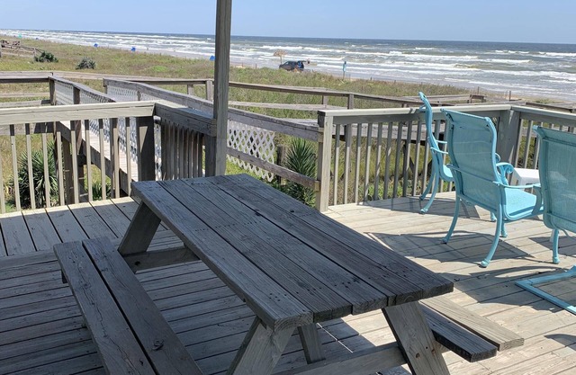 Poseidon beachfront sleeps 6