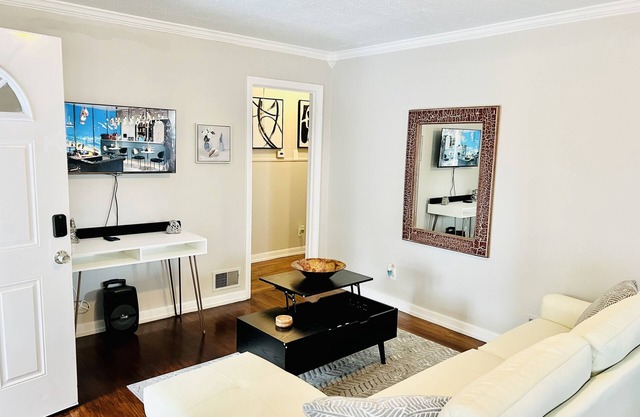 Posh Bungalow mins to Crossplex