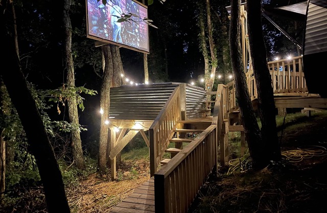 Posh Mountain Camping w/120" Screen Theater ·Hot-Tub · Firepit · Hiking Trails