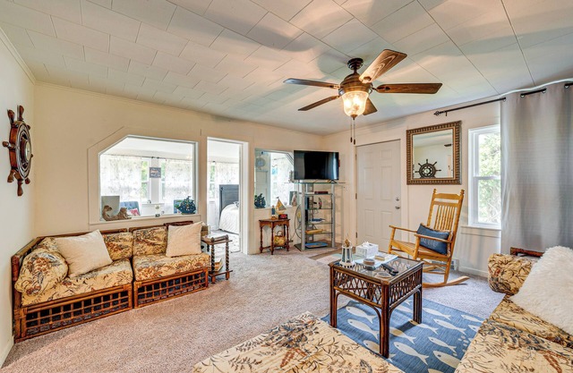 Powers Lake Home w/Patio - 9 Mi to Lake Geneva!