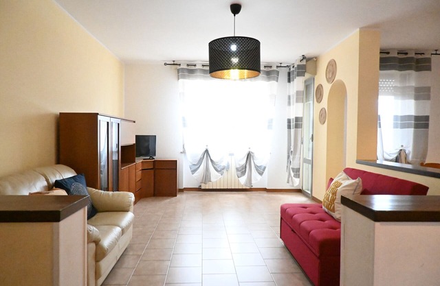PP05 - Porto Potenza, large three-room apartment near the sea