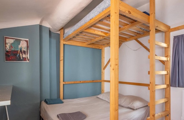 practical studio for 3 people in Marseille