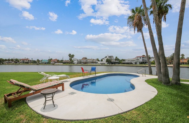 Prager Bay View | Private Pool, Canal Views!