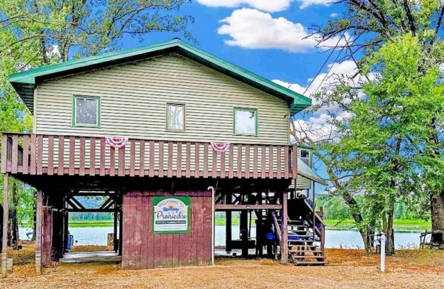 Prairiedise Mississippi Riverside Cabin Retreat: Your Perfect Waterfront Getaway